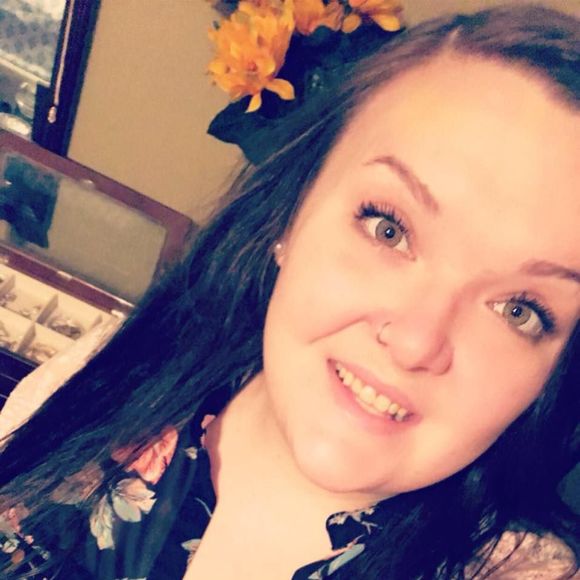 Meet your Posher, Tiffany - Picture 1 of 1